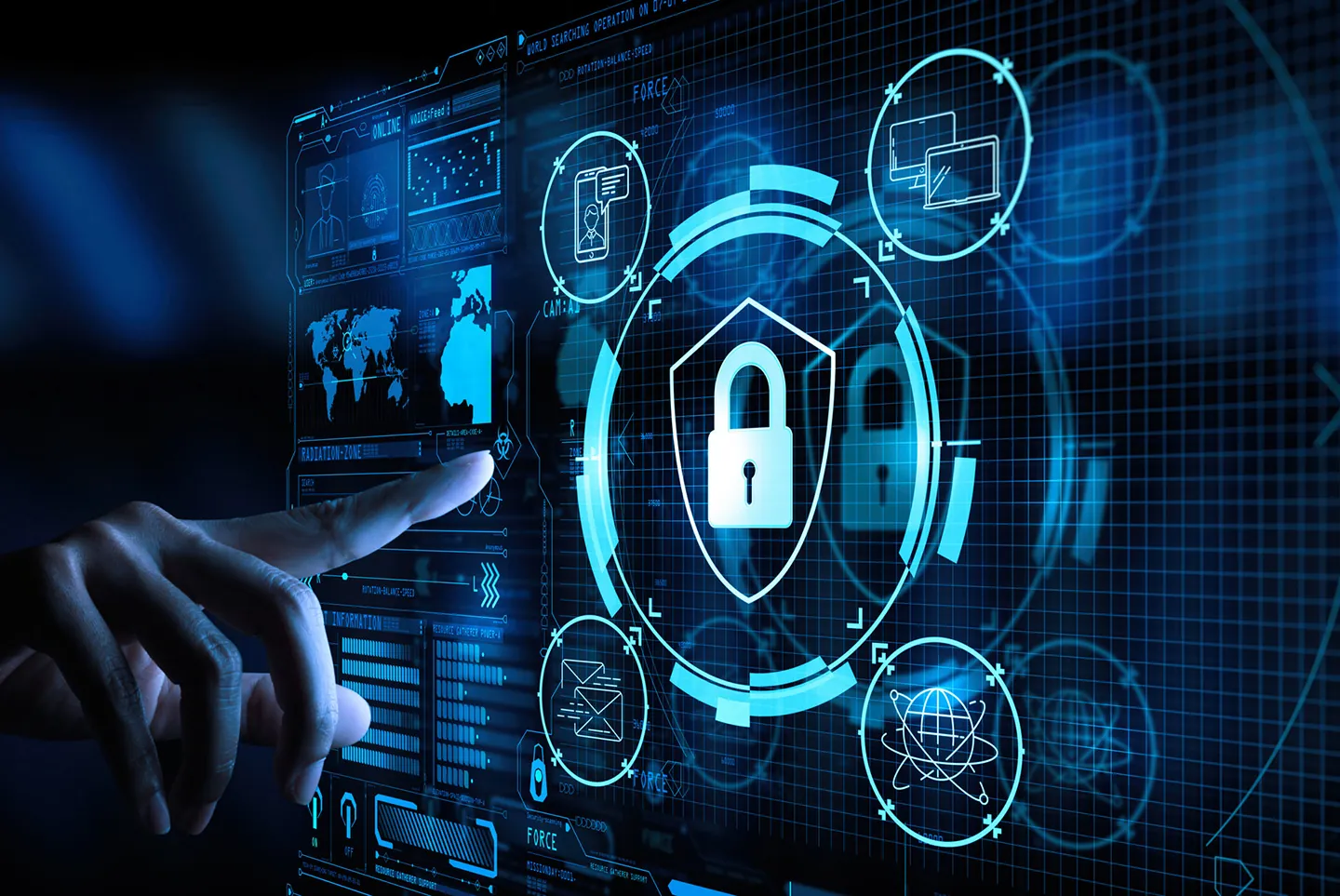 Hình ảnh minh họa bảo mật dữ liệu và mã hóa SSL, với biểu tượng ổ khóa và các lớp bảo vệ thông tin cá nhân của người dùng.